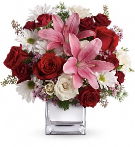 Deluxe Happy In Love by Teleflora