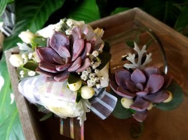 Vintage - White/cream/grey -wristlet and boutonniere